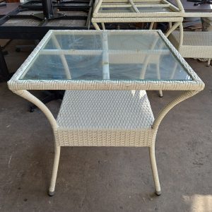 Bàn cafe cũ nhựa giả mây vuông màu trắng