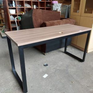 Bàn làm việc cũ chân sắt chữ U 1m2 giá rẻ