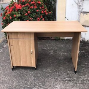 Bàn làm việc cũ 1m2 màu vân gỗ còn mới 95%
