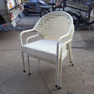 Ghế cafe nhựa giả mây cũ màu trắng