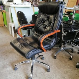 Ghế giám đốc cũ chân inox giá rẻ