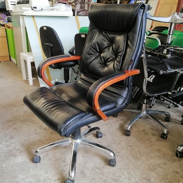 ghe giam doc cu tay go boc da gia re