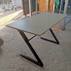 Bàn làm việc chân sắt chữ Z cũ