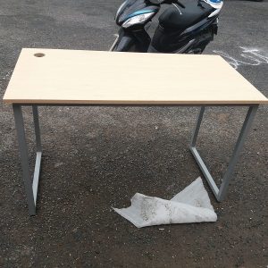 Bàn làm việc chân sắt cũ 1m4 giá rẻ