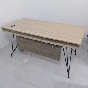 Bàn làm việc cũ chân sắt cao cấp 1m2