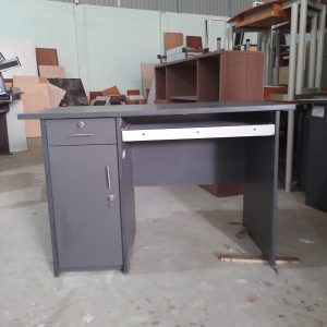 Bàn làm việc cũ 1m2 màu đen có hộc