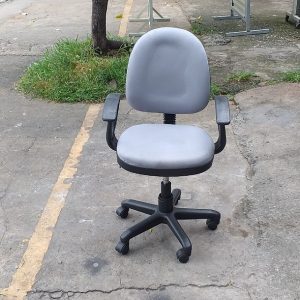 Ghế xoay cũ có tay vịn màu xanh giá rẻ