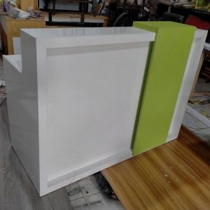 Quầy lễ tân 1m4 trắng xanh thanh lý giá rẻ