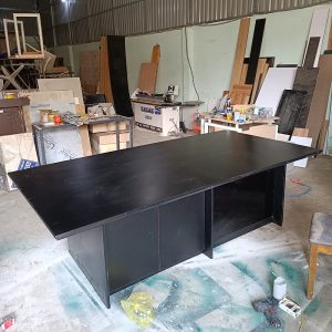 Bàn họp văn phòng cũ 2m4 màu đen bóng