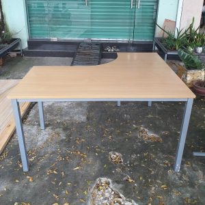 Bàn làm việc chân sắt chữ L 1m4 x 1m2 giá rẻ