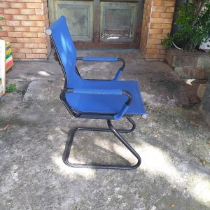 Ghế chân quỳ cũ lưng lưới xanh đen