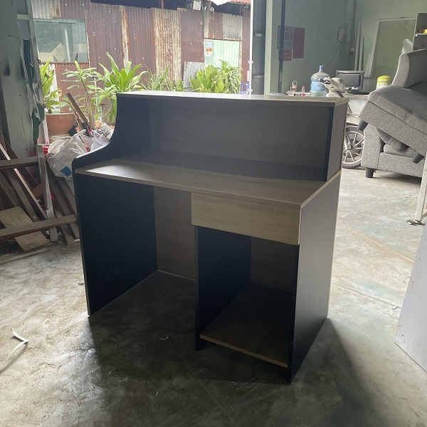 quay thu ngan vang phoi den 1m2 gia re1