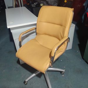 Ghế xoay cũ cao cấp bọc da màu kem