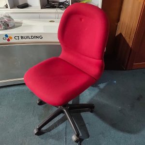 Ghế xoay cũ lưng trung không tay màu đỏ