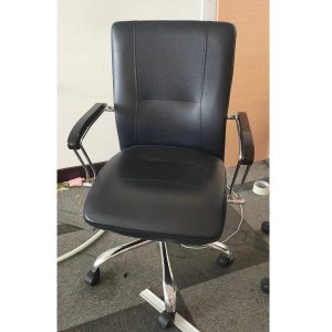 Ghế xoay trưởng phòng cũ bọc da màu đen