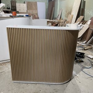 Quầy thu ngân 1m2 bo cong nẹp vân gỗ