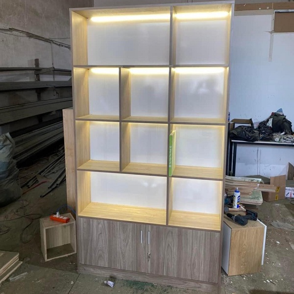 tu trung bay 1m2 x 2m van go gan led