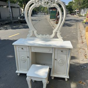 Bàn Trang Điểm Nữ Hoàng