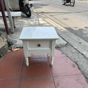 Tủ Đầu Giường Cổ Điển